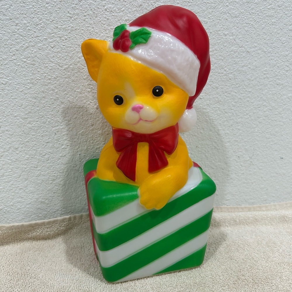 Holiday Time 11" Cat with Santa Hat on Present Lighted Blow Mold - Picture 2 of 8